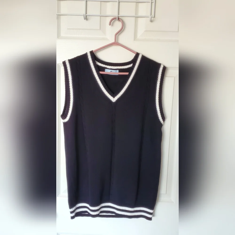 Black Sleeveless V-Neck Sweater Vest - Picture 1 of 4